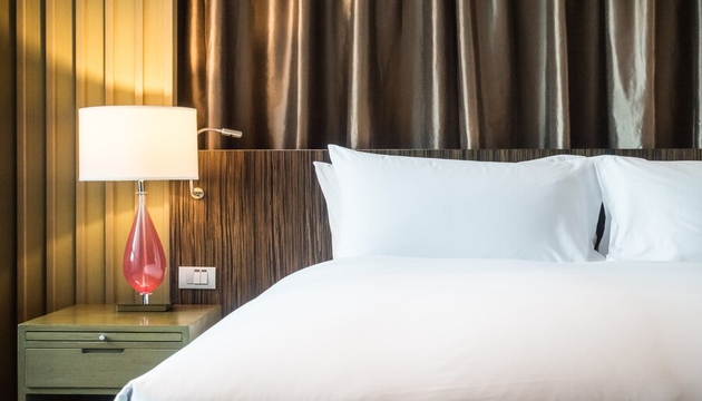 hotel-bedding